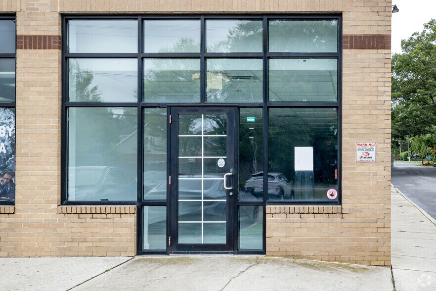 More Photos Of 247 Broadway Greenlawn Rd, Huntington Storefront For Lease