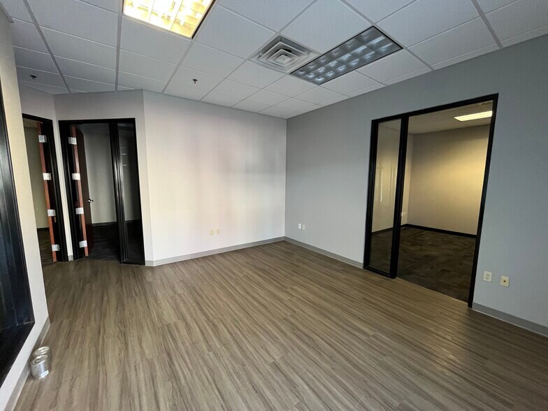 More Photos Of 15825 S 46th St, Phoenix Office For Sale