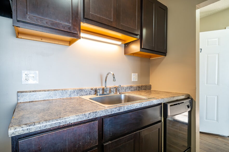 More Photos Of 1615 E 29th St, Lorain Apartments For Sale