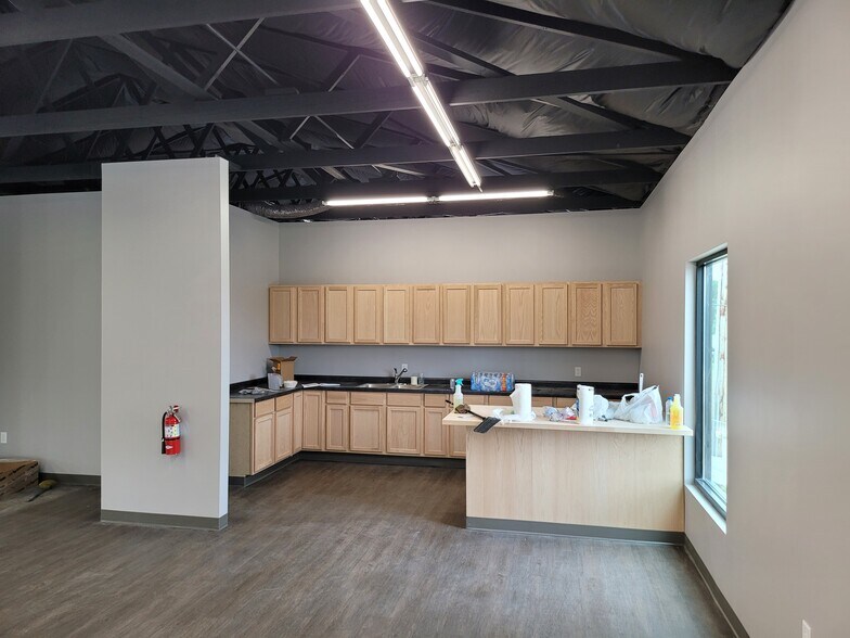 More Photos Of 451 Washington St, Valparaiso Flex For Sale