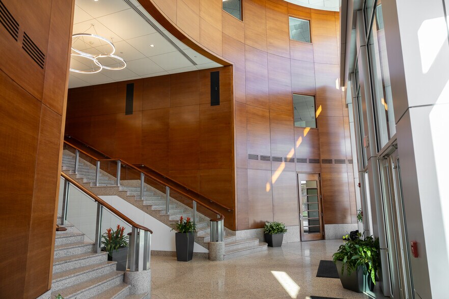 More Photos Of 111 Speen St, Framingham Office For Lease