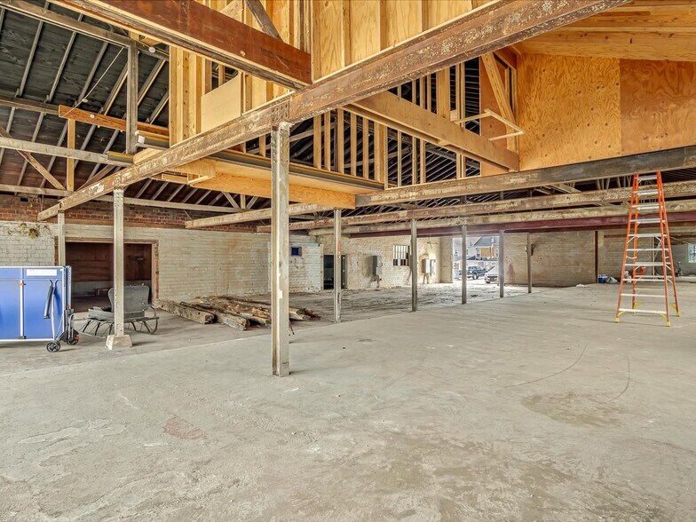 More Photos Of 111 W 3rd St, Waterloo Freestanding For Sale