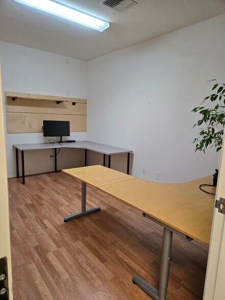 More Photos Of 1900 Belmont Loop, Woodland Storefront Retail Office For Lease