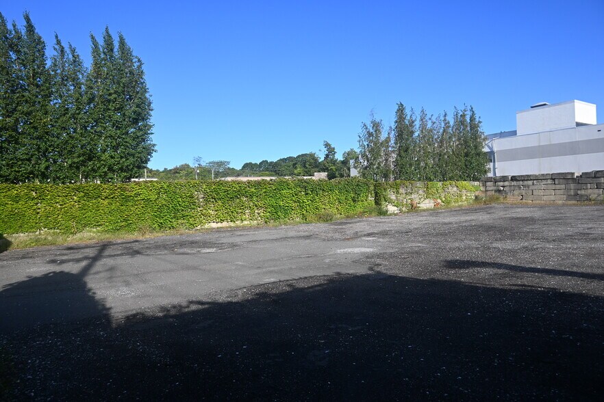 More Photos Of 305 Selleck St, Stamford Land For Lease