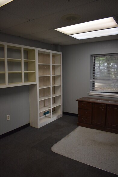 More Photos Of 216 Industrial Dr, Ridgeland Warehouse For Sale