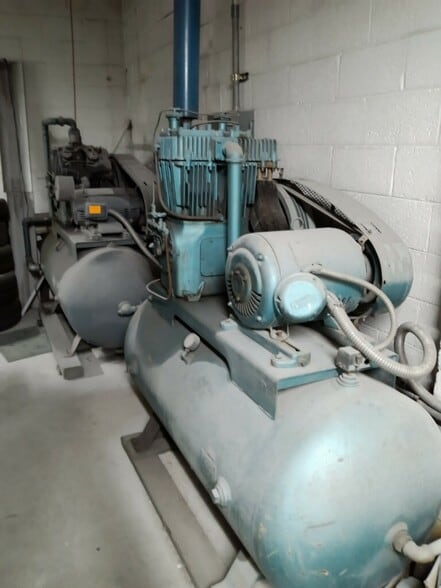 More Photos Of 11445 Van Dyke Ave, Detroit Auto Repair For Sale