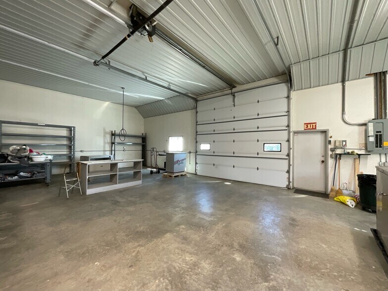 More Photos Of 1007 Cherry st, Effingham Flex For Sale