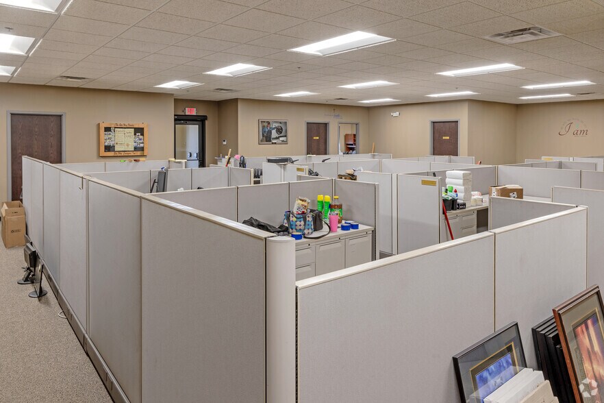 More Photos Of 1105 Benjamin Ave, Hutchinson Manufacturing For Sale