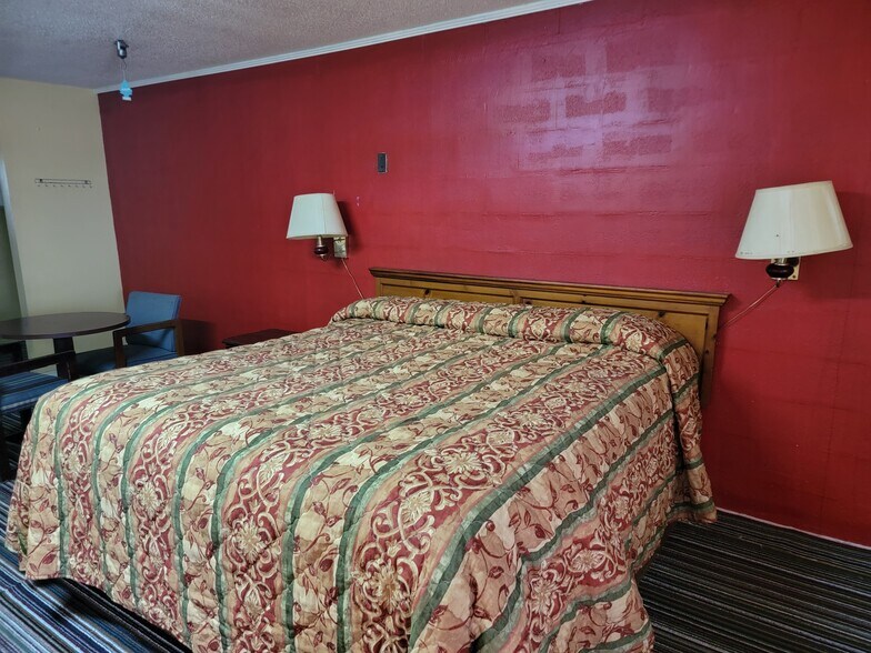 More Photos Of 418 Central Dr, East Dublin Hotel For Sale