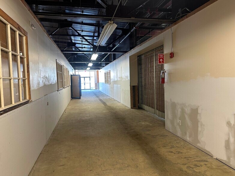 More Photos Of 548 W Woodstock Rd, Woodstock Storefront Retail Office For Sale