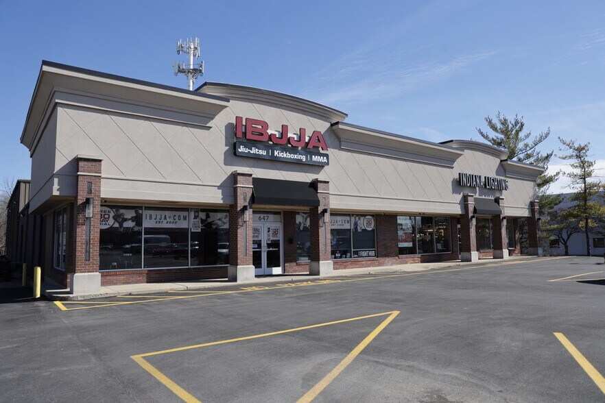 More Photos Of 645 N US Highway 31, Greenwood Freestanding For Sale