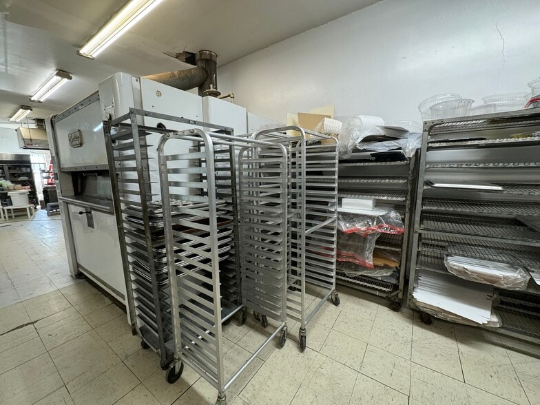 More Photos Of 135 S Wayne St, Milledgeville General Retail For Sale