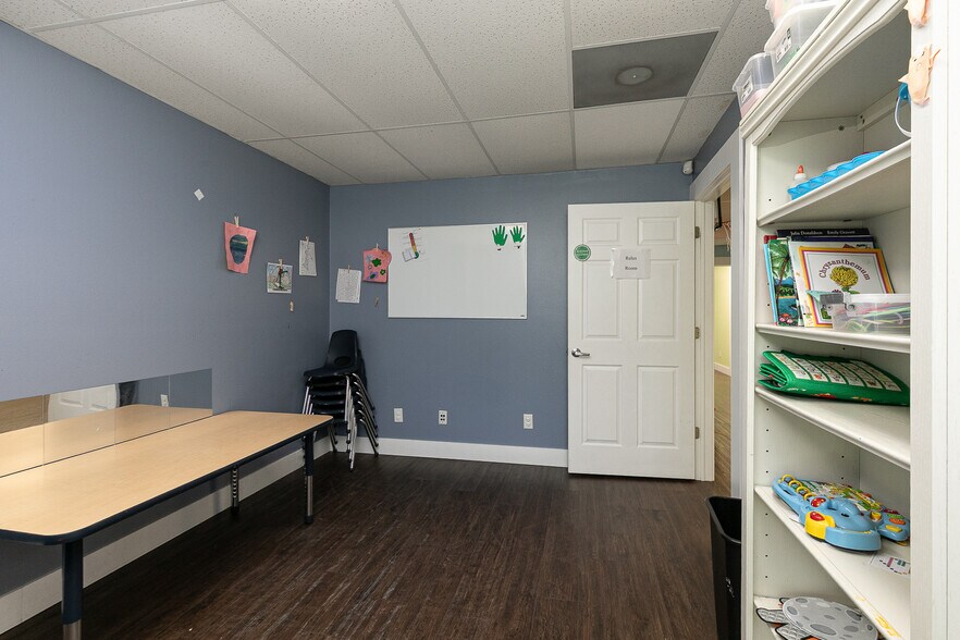 More Photos Of 500 W Daniels St, Ozark Office For Sale