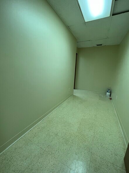 More Photos Of 2710 W Court St, Flint Office For Sale