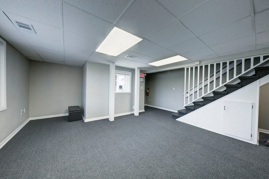 More Photos Of 36050 Goddard Rd, Romulus Auto Repair For Sale