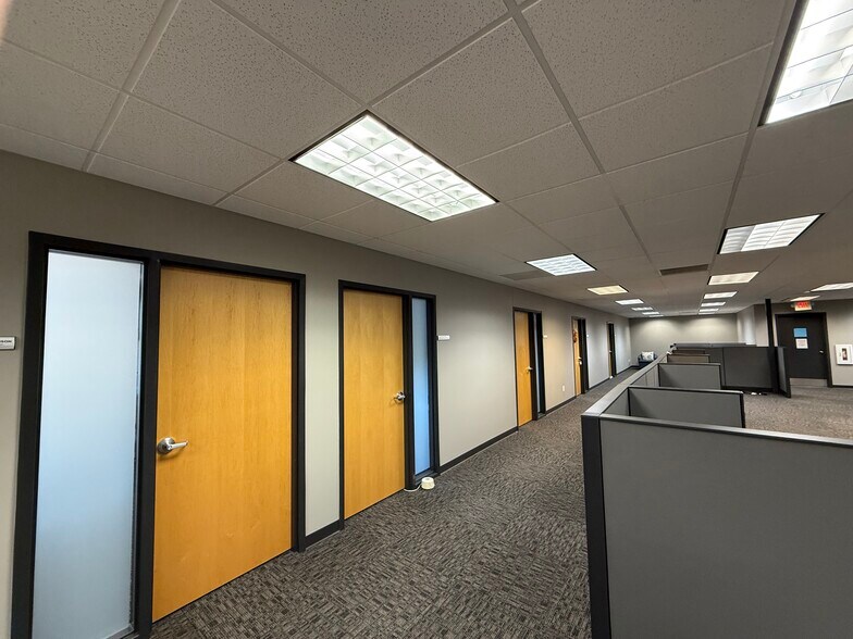 More Photos Of 2720 1st Ave NE, Cedar Rapids Office For Lease