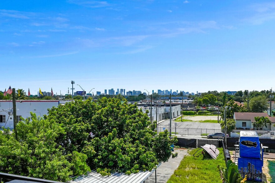 More Photos Of 728 NW 79 Street, Miami Bar For Sale