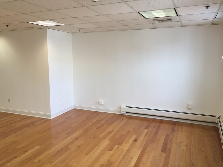 More Photos Of 228-234 Mill St, Greenwich Restaurant For Lease