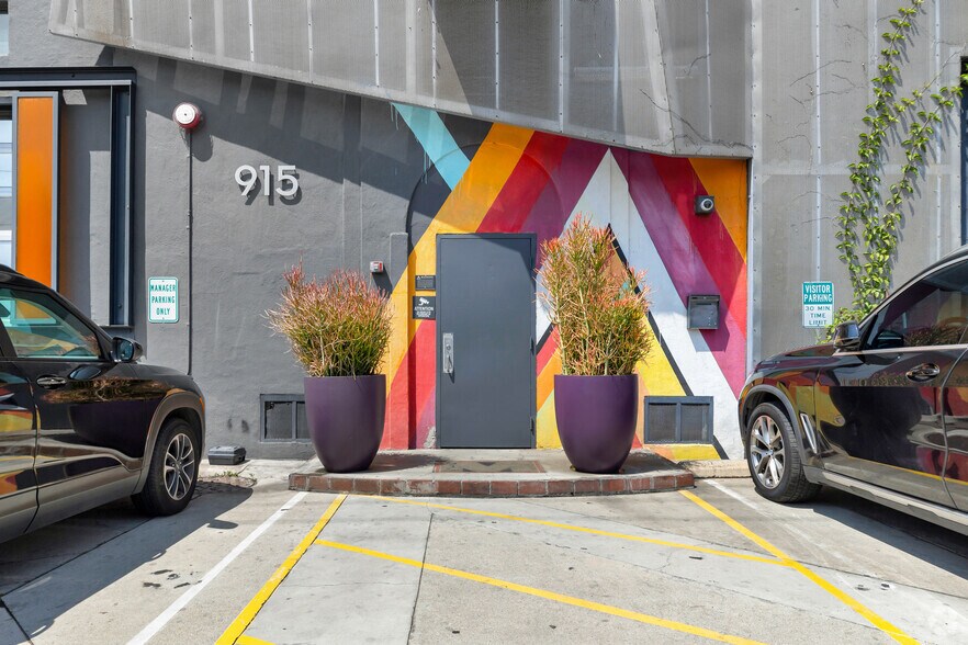 More Photos Of 915 Mateo St, Los Angeles Loft Creative Space For Lease