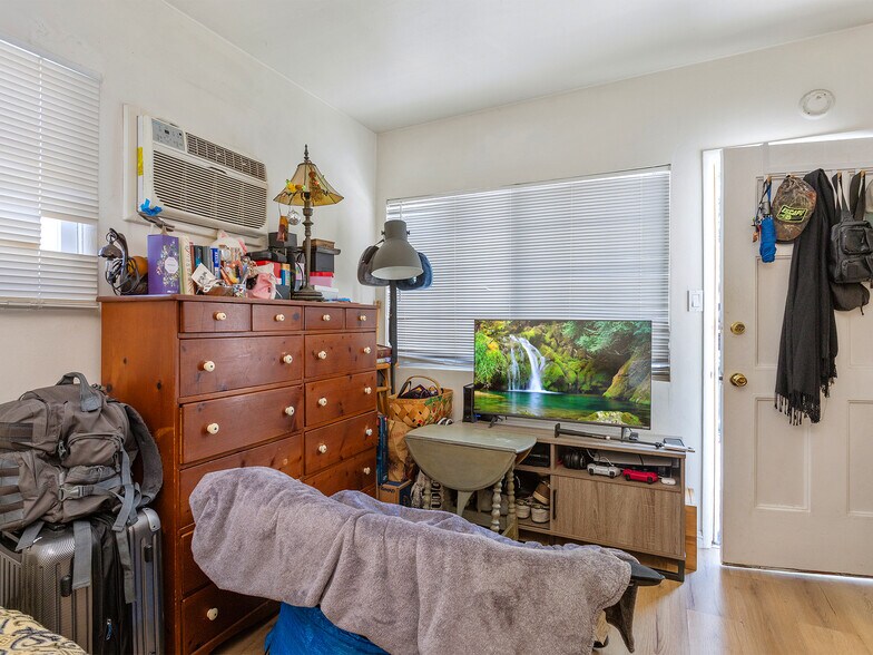 More Photos Of 331 Allen Ave, Glendale Multifamily For Sale