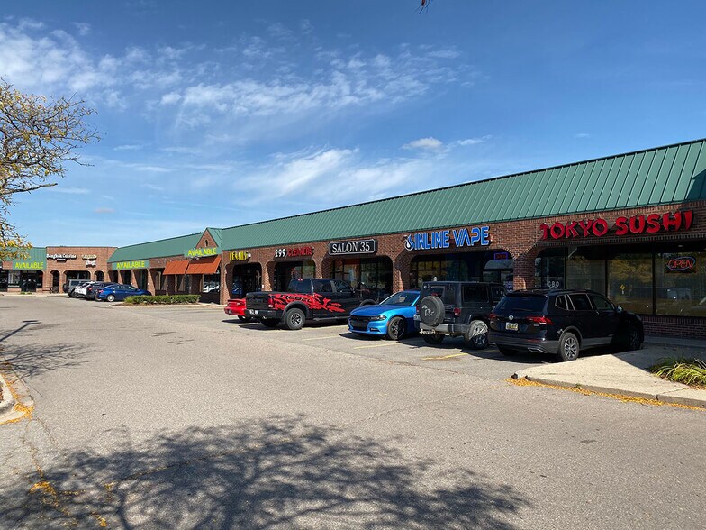 More Photos Of 2546-2612 N Squirrel Rd, Auburn Hills Freestanding For Lease