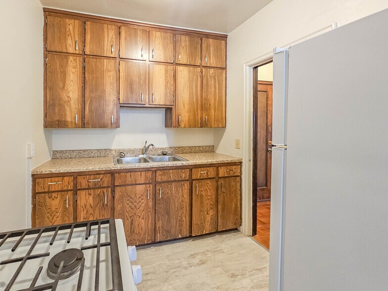 More Photos Of 211 S 37th St, Omaha Apartments For Sale