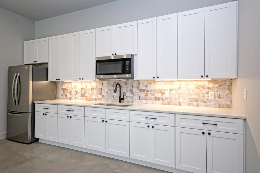 More Photos Of 451 Farrell Rd, Dripping Springs Light Distribution For Sale