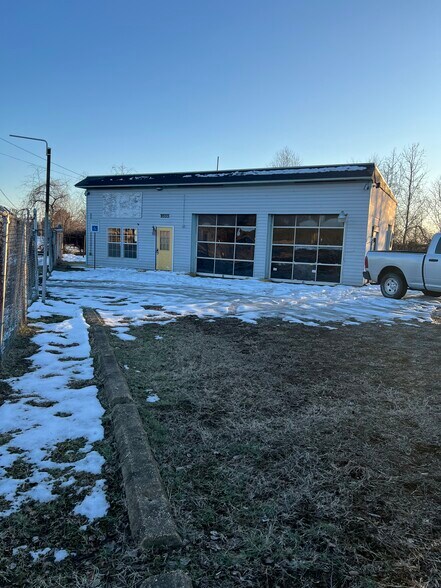 More Photos Of 9335 Crain Hwy, Faulkner Auto Repair For Lease