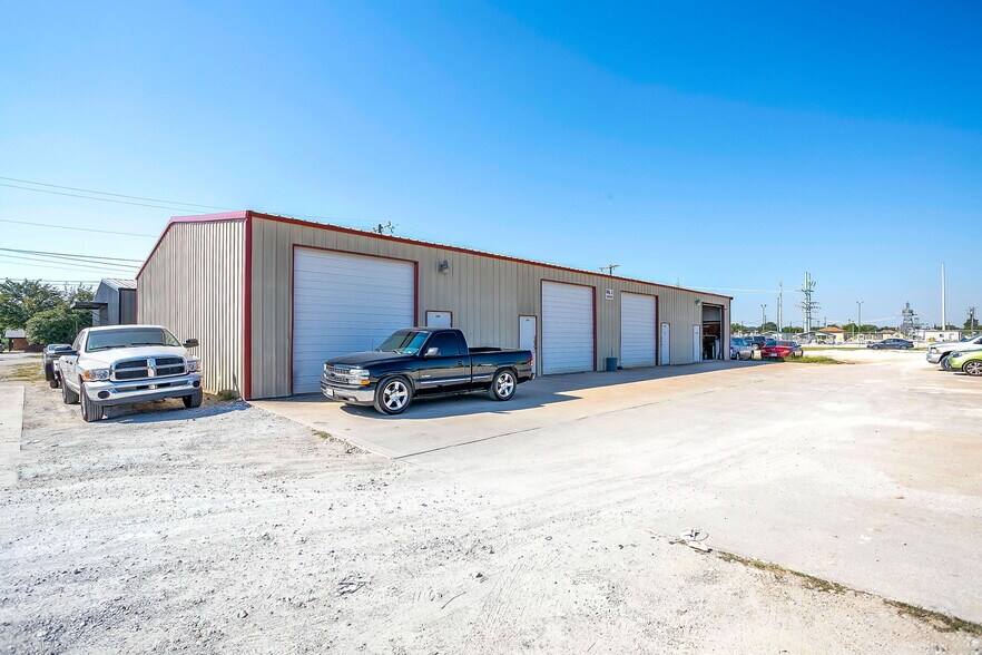 More Photos Of 3019 Keller Hicks Rd, Fort Worth Unknown For Lease