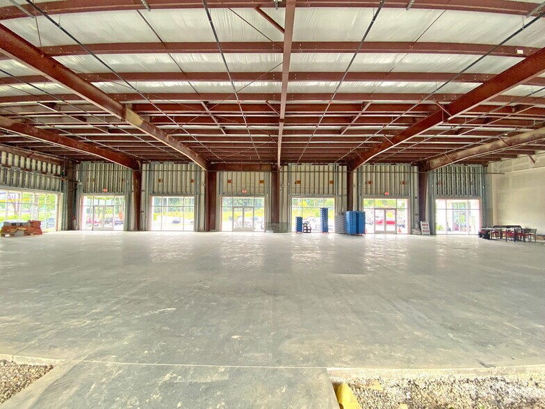 More Photos Of 11915 I-30, Little Rock General Retail For Lease