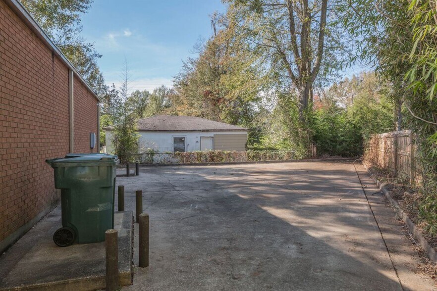 More Photos Of 807 Hudson Ln, Monroe Office For Sale