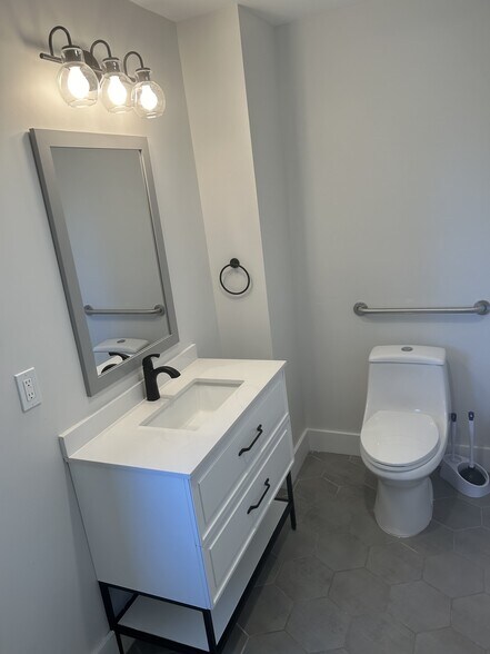 More Photos Of 721 N Wood Ave, Linden Office Residential For Lease