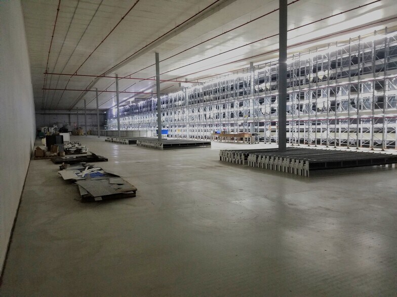 More Photos Of 516 John St N, Aylmer Manufacturing For Lease