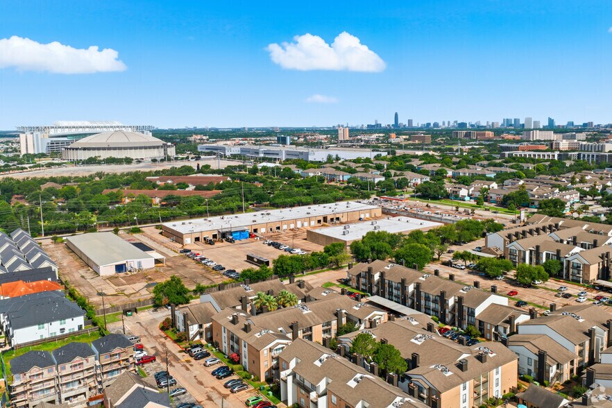 More Photos Of 8303-8317 Knight Rd, Houston Warehouse For Lease