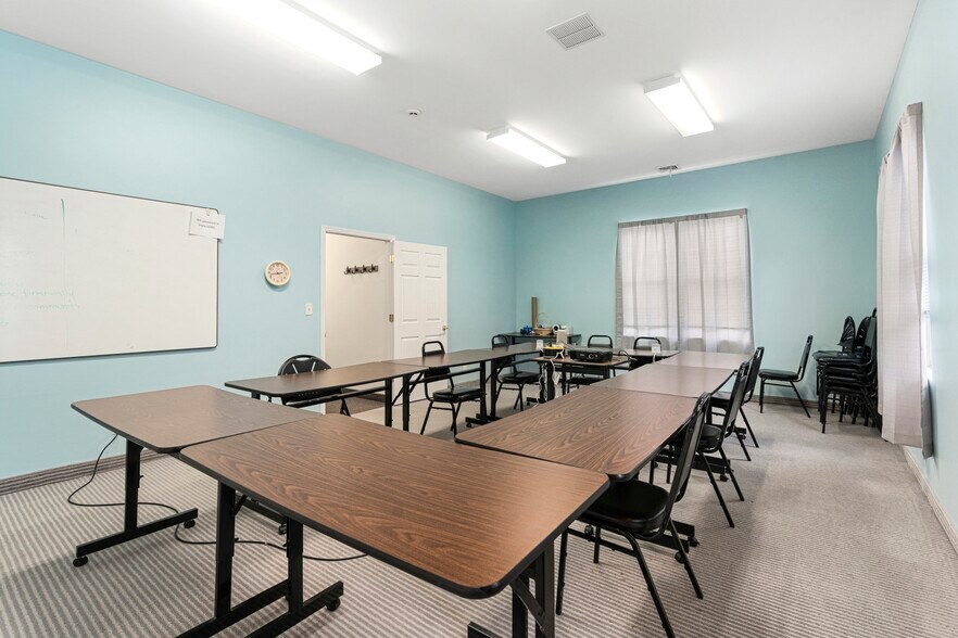 More Photos Of 4 Walter E Foran Blvd, Flemington Office For Sale