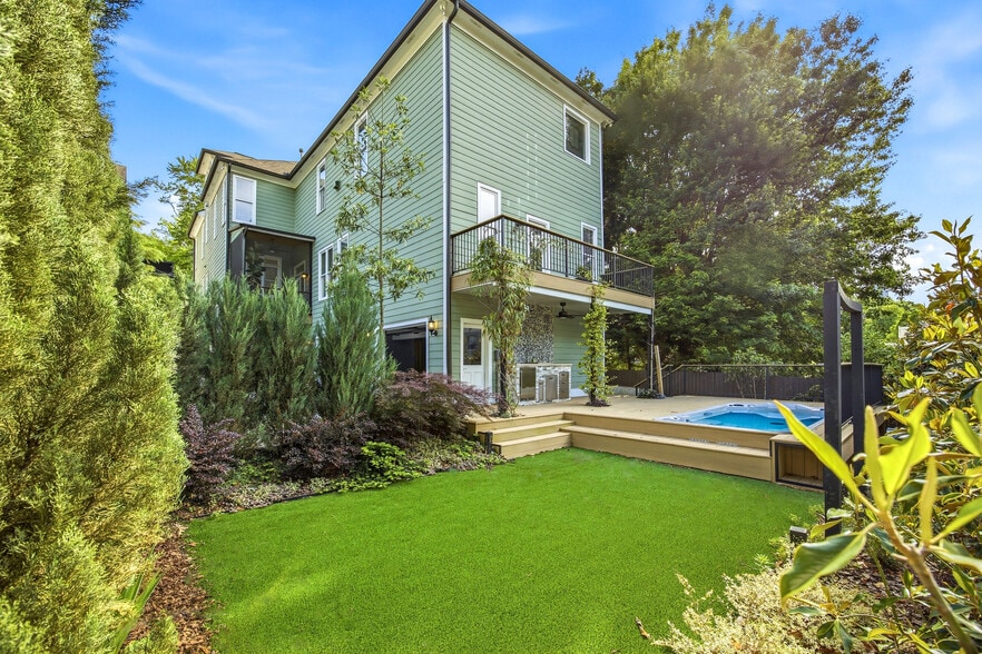 More Photos Of 574 East Ave NE, Atlanta Specialty For Sale