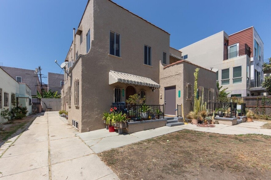 Primary Photo Of 833 N Ridgewood Pl, Los Angeles Apartments For Sale