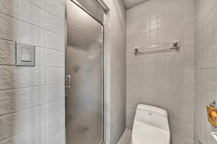 More Photos Of 934 Commander Dr, Roanoke Specialty For Sale