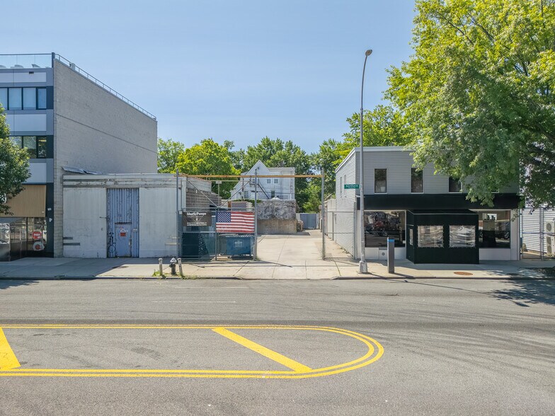 Primary Photo Of 21120 Northern Blvd, Bayside Land For Sale