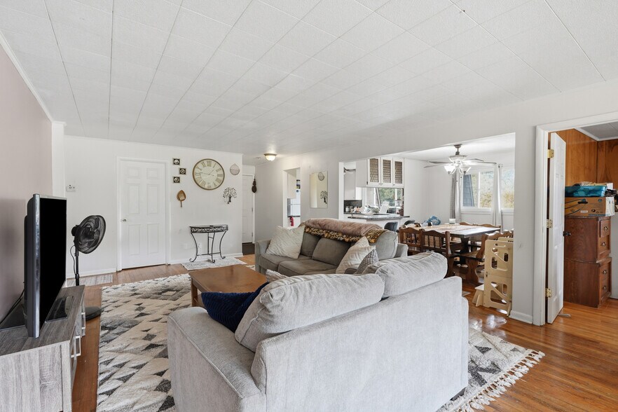 More Photos Of 23589-23593 Van Born Rd, Taylor Freestanding For Sale