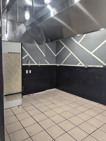 More Photos Of 45788 Woodward Ave, Pontiac Restaurant For Lease