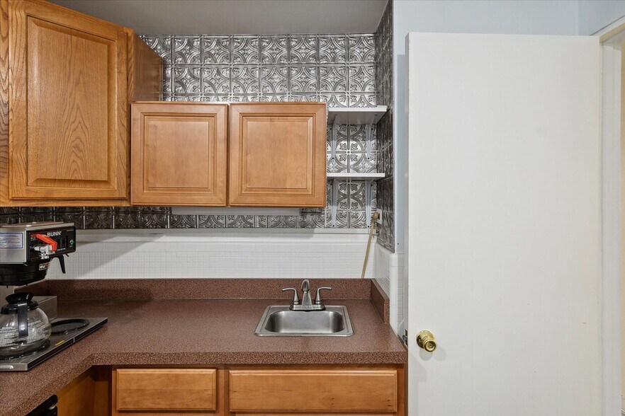 More Photos Of 22610 Rosewood St, Oak Park Office Residential For Sale