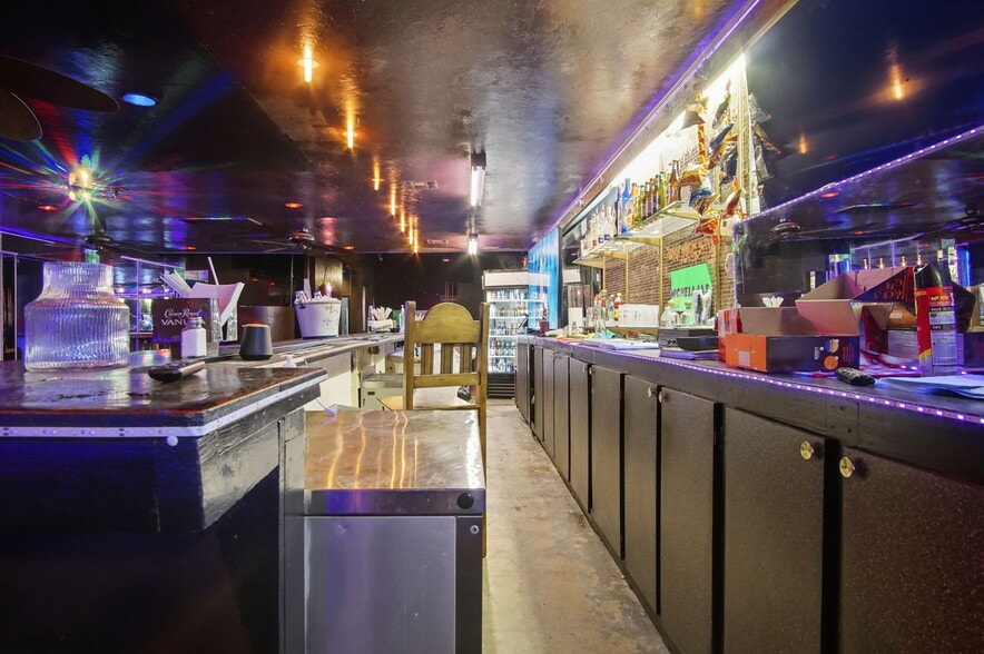 More Photos Of 1900 SE 59th Dr, Oklahoma City Bar For Sale