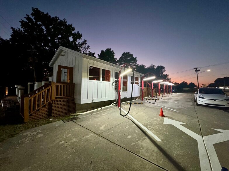 More Photos Of 605 S Wall St, Calhoun Carwash For Sale
