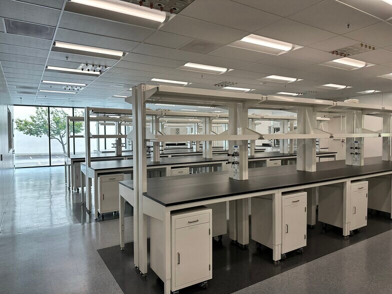 More Photos Of 1650 65th St, Emeryville Research And Development For Lease