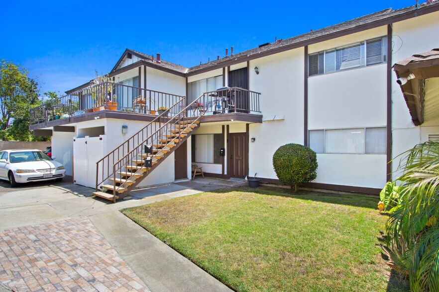 More Photos Of 18712 Demion Ln, Huntington Beach Apartments For Sale