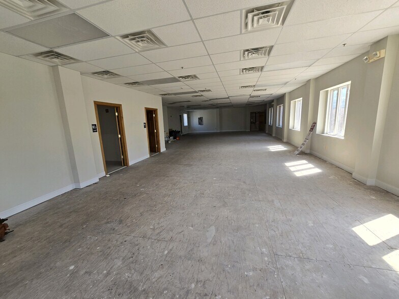 More Photos Of 139 N Broadway, South Amboy Storefront Retail Office For Lease