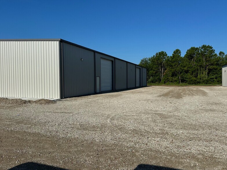 More Photos Of 3304 Hutchinson Ave, Adel Light Manufacturing For Lease