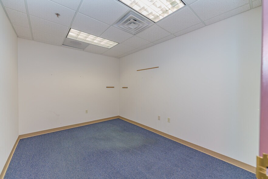 More Photos Of 10 Maxwell Dr, Clifton Park Medical For Lease