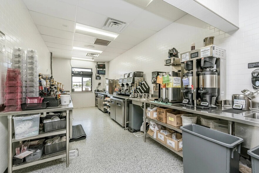 More Photos Of 9402 Hillside Rd, Amarillo Freestanding For Lease